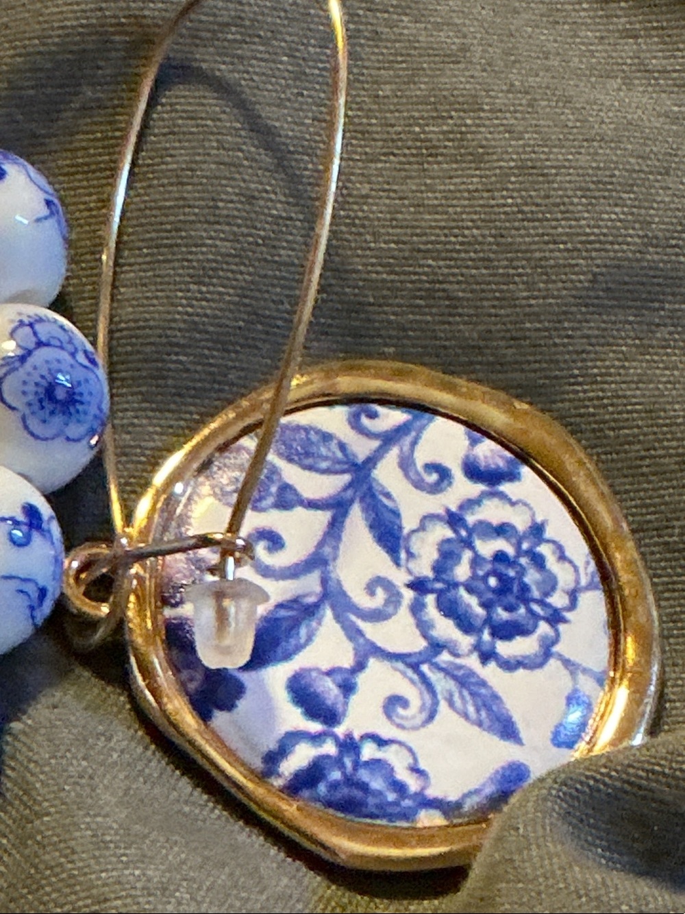 ⭐ Blue White Porcelain Print Hoop Earrings Chinoiserie Statement Jewelry - Picture 5 of 6